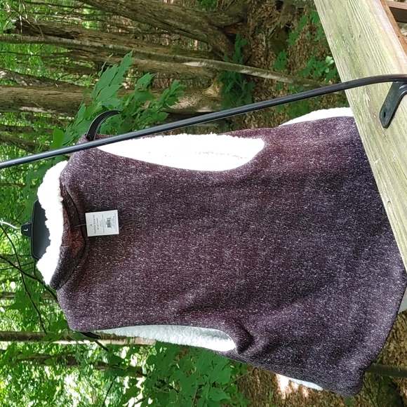 Sleeveless Jacket - Picture 2 of 3